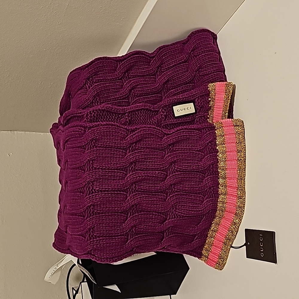 NWT Authentic GUCCI Magenta CASHMERE Knit Scarf New